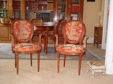 Fauteuils m&eacute;daillon de salon
