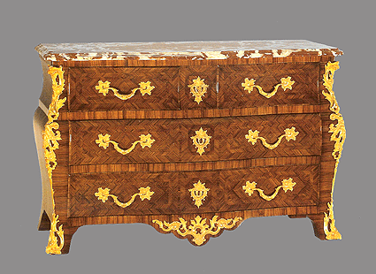 Commode tombeau Louis XIV - bois de violette - bronze dor&eacute; or fin