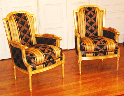 Berg&egrave;res LouisXVI Marie-Antoinette bois finition dor&eacute;e