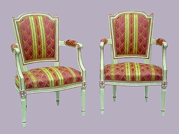 Fauteuils de salon Louis XVI Marie-Antoinette &agrave; clochetons