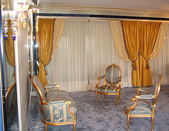Petit salon Louis XVI &agrave; la Reine dor&eacute; &agrave; la feuille