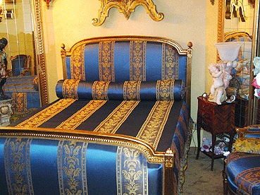 Lit dor&eacute; Louis XVI