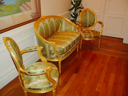 Salon Louis XVI Ottoman bois dor&eacute;