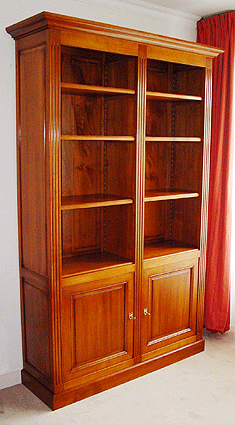 Biblioth&egrave;que Louis XVI en merisier